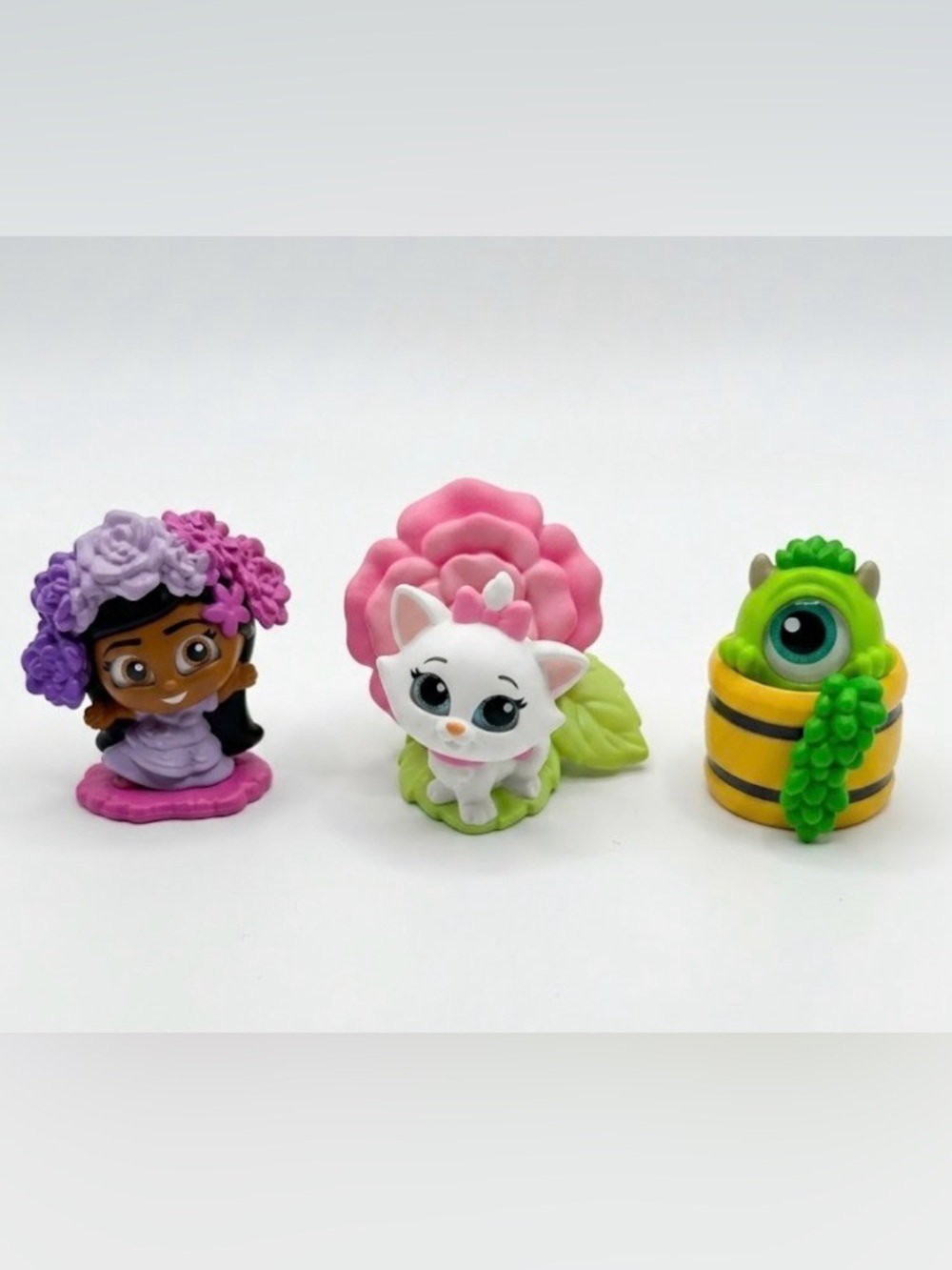 Disney Doorables In Full Bloom Enchanted Marie & Isabela Madrigal & Floral Mike
